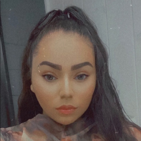 Meet your Posher, Karen - Picture 2 of 9